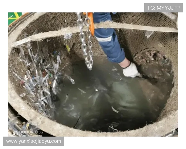 深海作业直击!第一视角体验船舶藤壶清理的硬核挑战